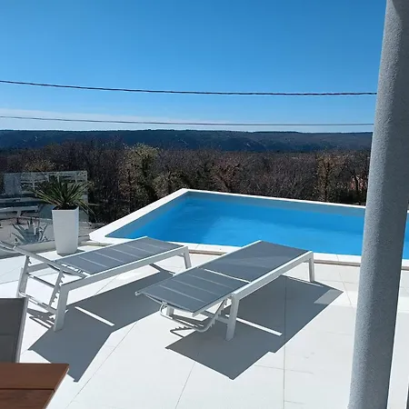 Navis Vila *