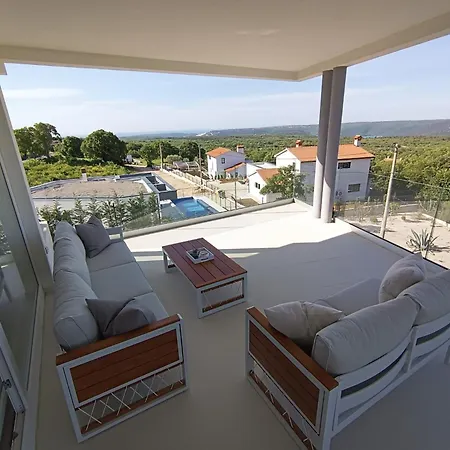 Navis * Labin (Istria)