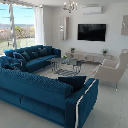Vila Navis *