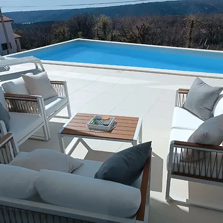 Vila Navis *