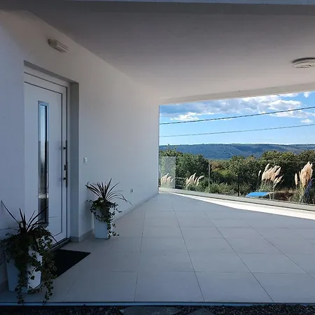 Navis Vila *