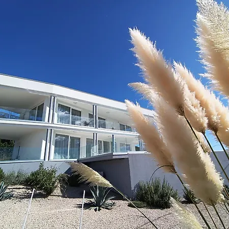 Vila Navis *