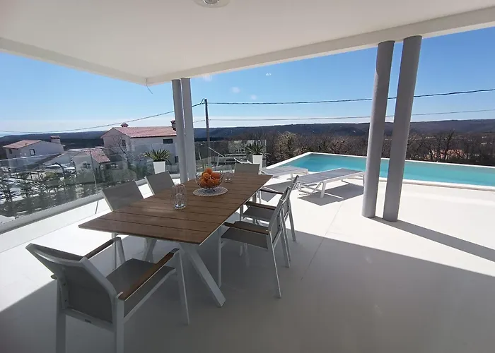 Navis Βίλα Labin (Istria)