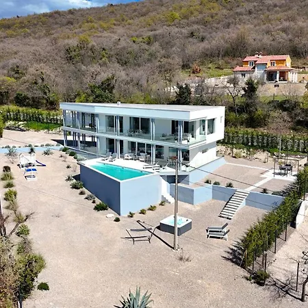 Navis Villa *